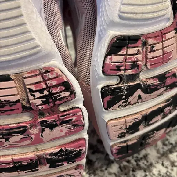 Under Armour Women's‎ Tennis Shoes Size 7 Gray PINK DUAL FOAM - Picture 9 of 10